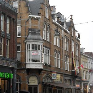 All-In Hotel
